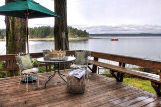1012 N Herron Rd, Lakebay, WA 98349