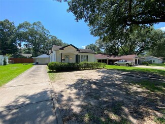4624 Forest Dr, Port Arthur, TX 77642