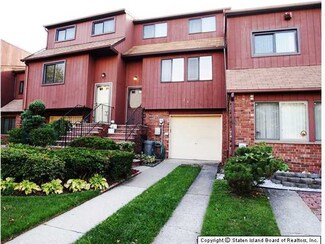 34 Stonegate Dr, Staten Island, NY 10304