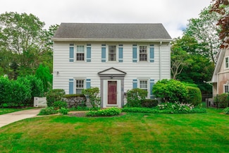 512 Manatuck Blvd, Brightwaters, NY 11718