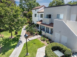 24450 Leonard Tree Ln Unit 202, Newhall, CA 91321