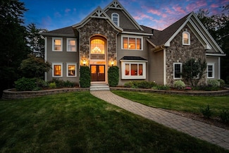 74 Settlers Ct, Bedford, NH 03110