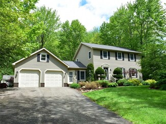 21824 Kyla Dr, Saegertown, PA 16433