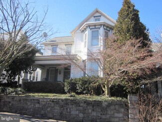 34 N 9th St, Akron, PA 17501