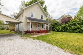 1626 W Calhoun St, Springfield, MO 65802