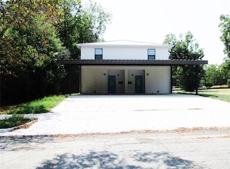 410 E 8th St Unit 1, Bonham, TX 75418