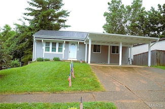 40 Cedar Ridge Dr, Pacific, MO 63069
