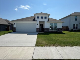 561 Stoneseed St, Centerton, AR 72719