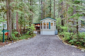 300 6 Schinn Canyon Dr, Deming, WA 98244