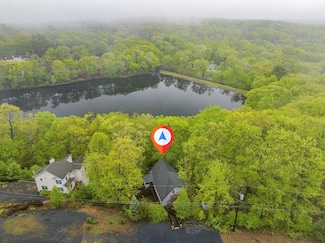 2171 Lancaster Dr, Bushkill, PA 18324