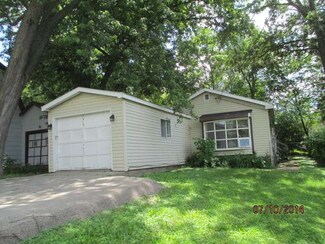 7915 Oakwood Dr, Wonder Lake, IL 60097