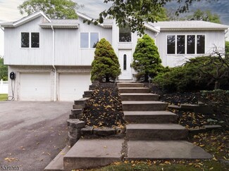 1 Fielding Terrace, Paramus, NJ 07652