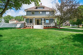 302 W Division St, Dodgeville, WI 53533