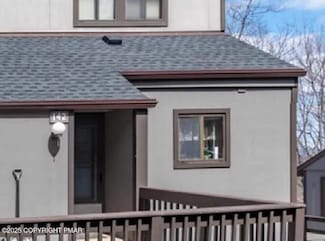 142 Cross Country Ln, Tannersville, PA 18372