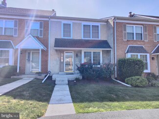 706 Sandalwood Ln, Norristown, PA 19403
