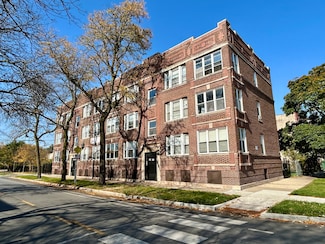 820 E Marquette Rd, Chicago, IL 60637