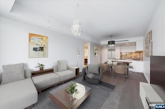 320 Adolphus Ave Unit 612, Cliffside Park, NJ 07010