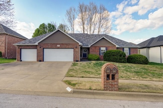 853 E Meadow Garden Ct, Nixa, MO 65714