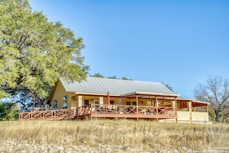 255 N Thunder Creek Rd, Utopia, TX 78884