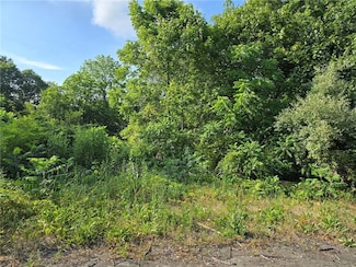 16 Vars Ln Unit B, Bradford, RI 02808