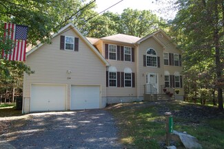 1144 Belaire Dr, East Stroudsburg, PA 18301