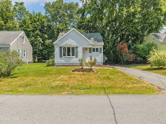 5 Surrey Rd, Schenectady, NY 12302