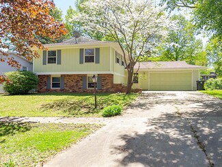 39 Ashley Ln, Champaign, IL 61820