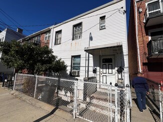 2123 33rd Ave, Astoria, NY 11106