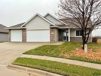 132 Traders Pointe Cir, Council Bluffs, IA 51501