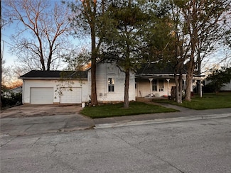 410 N Jackson St, Farmington, MO 63640