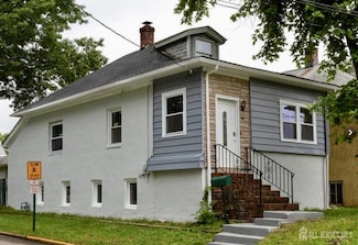 61 Trinity Ln, Woodbridge, NJ 07095
