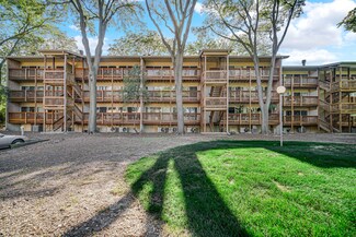 5807 Oakwood Dr Unit D, Lisle, IL 60532