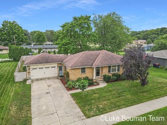 48 W 35th St, Holland, MI 49423