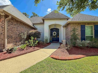 27780 Lakeshore Dr, Walker, LA 70785