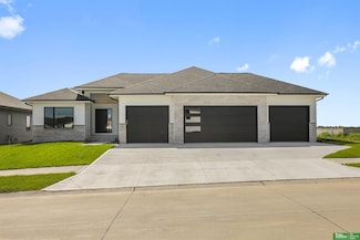 5508 N 212th St, Elkhorn, NE 68022