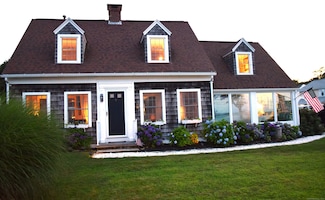 4 Nehantic Dr, Niantic, CT 06357