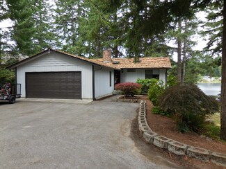 210 E Lakeshore Dr, Allyn, WA 98524