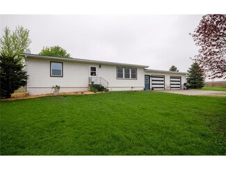 2238 Hutchinson Rd, Coggon, IA 52218
