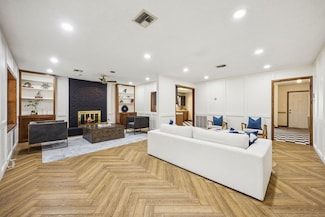 1721 Saxon Dr, Houston, TX 77018