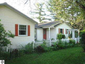 709 Pine St, Elk Rapids, MI 49629