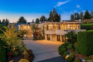 9300 NE 13th St, Clyde Hill, WA 98004