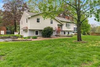 51 Whittier St, Newton, NH 03858
