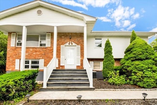 75 W Burda Place, New City, NY 10956