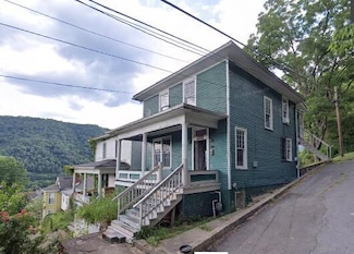 309 8th Ave, Hinton, WV 25951