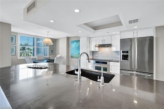6585 Nicholas Blvd Unit 404, Naples, FL 34108