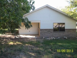 739 W Pine St, Jacksboro, TX 76458