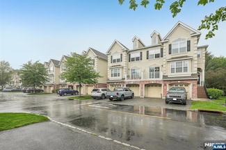 150 Blue Heron Dr, Secaucus, NJ 07094