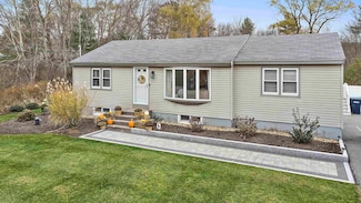 2 Iris Ave, Pelham, NH 03076