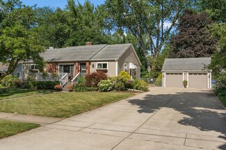 606 S Main St, Crown Point, IN 46307