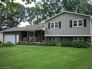 213 Eastwood Dr, New Middletown, OH 44442